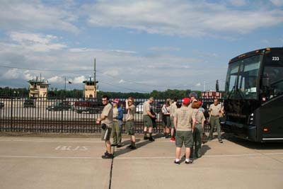 Crew Unloads At Hannibal River Front