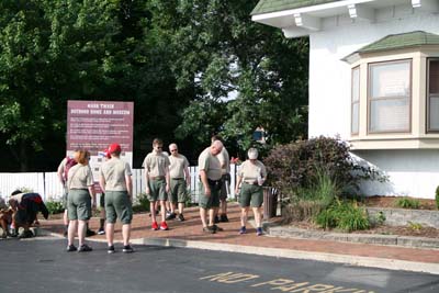 Crew Enters Mark Twain Boyhood Home And Museum Tour